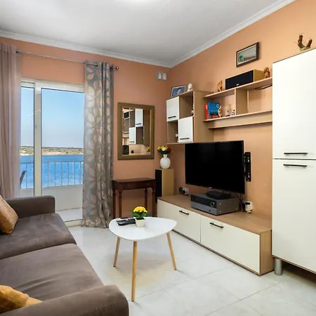 Cosy1 Bedroom With Balcony & Sea Views - Close To Bay *