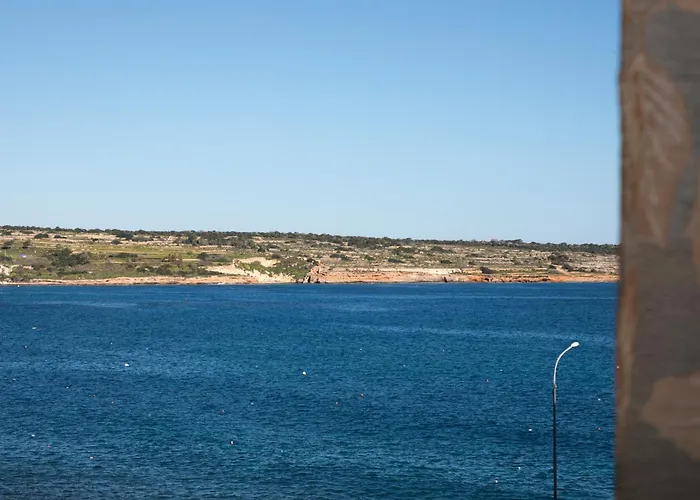 Cosy1 Bedroom With Balcony & Sea Views - Close To Bay