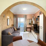 Cosy1 Bedroom With Balcony & Sea Views - Close To Bay