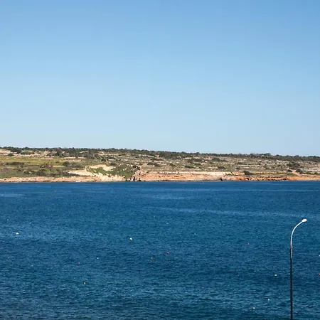 Cosy1 Bedroom With Balcony & Sea Views - Close To Bay