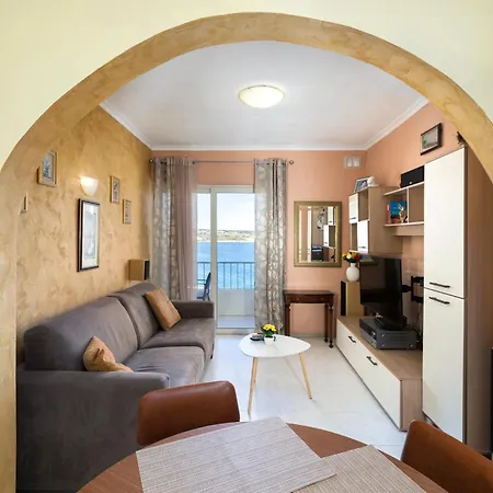 Cosy1 Bedroom With Balcony & Sea Views - Close To Bay