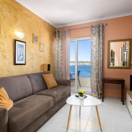 Cosy1 Bedroom With Balcony & Sea Views - Close To Bay Apartament