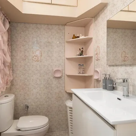 Cosy1 Bedroom With Balcony & Sea Views - Close To Bay *