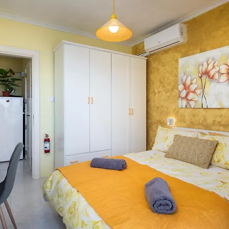 Cosy1 Bedroom With Balcony & Sea Views - Close To Bay