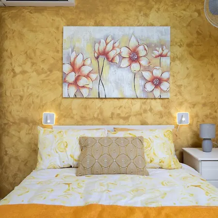 Cosy1 Bedroom With Balcony & Sea Views - Close To Bay *