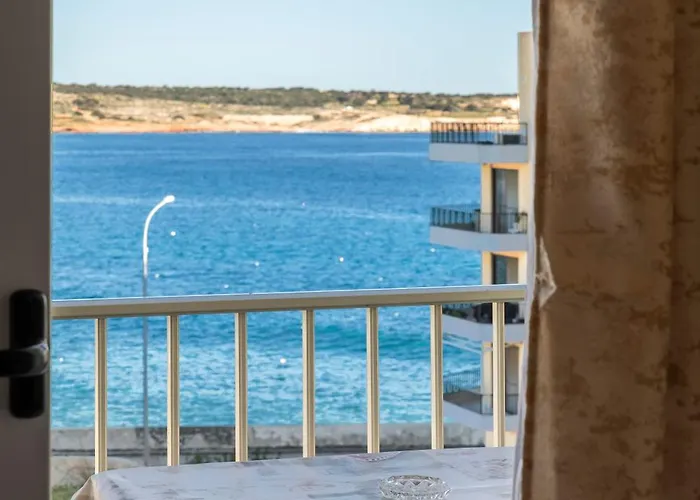 Cosy1 Bedroom With Balcony & Sea Views - Close To Bay Apartament